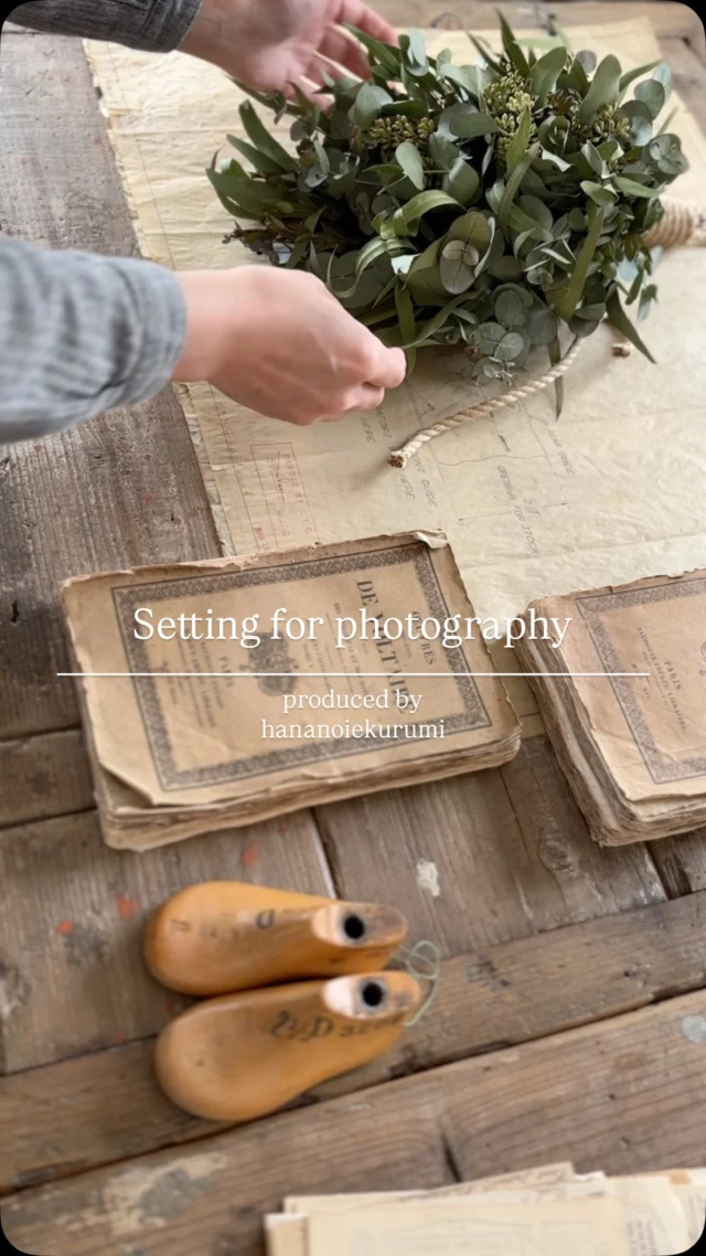 ▷撮影前のセッティング動画🎥

久しぶりに
作品撮影の投稿です

オーダーをいただいた作品は
毎回必ず撮影をします

〝セッティングをして撮影をする〟

作品制作と同じくらい
私の中では
大切で大事にしたいこと

たっぷり撮影した
こちらのユーカリロープスワッグ

1つ前の投稿でご覧いただけます☺︎

・
・
・

#はなのいえくるみ
#撮影動画
#ユーカリ
#ユーカリスワッグ